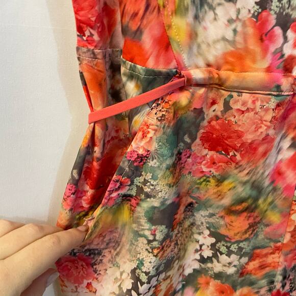 Athleta Marlow Romper Short Sleeve Colorful V-Neck Pockets Small - Picture 7 of 8